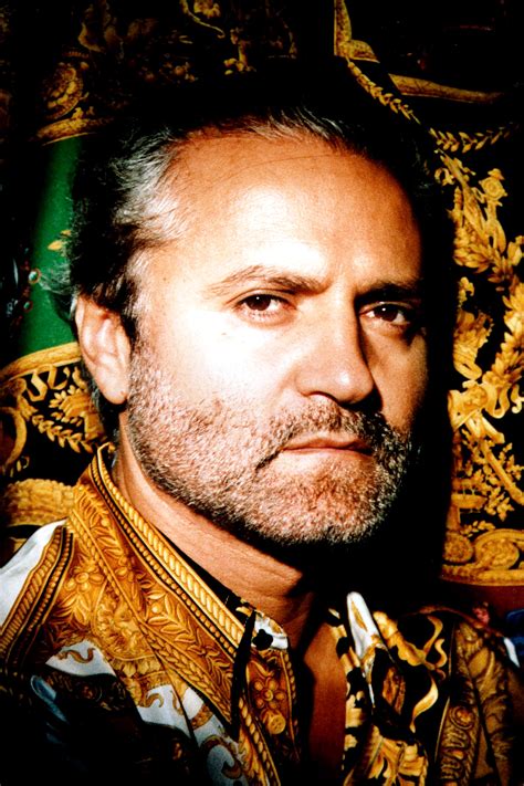 la vida de versace|vida de gianni Versace.